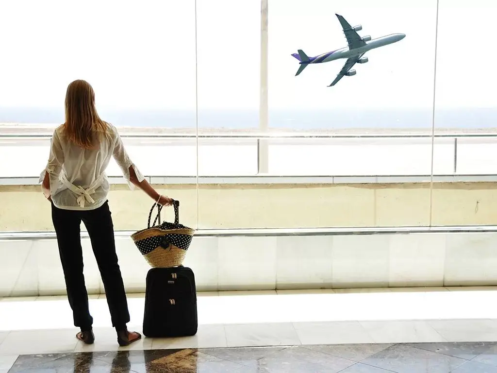 Tại sao nên đi máy bay khi đi du lịch 
